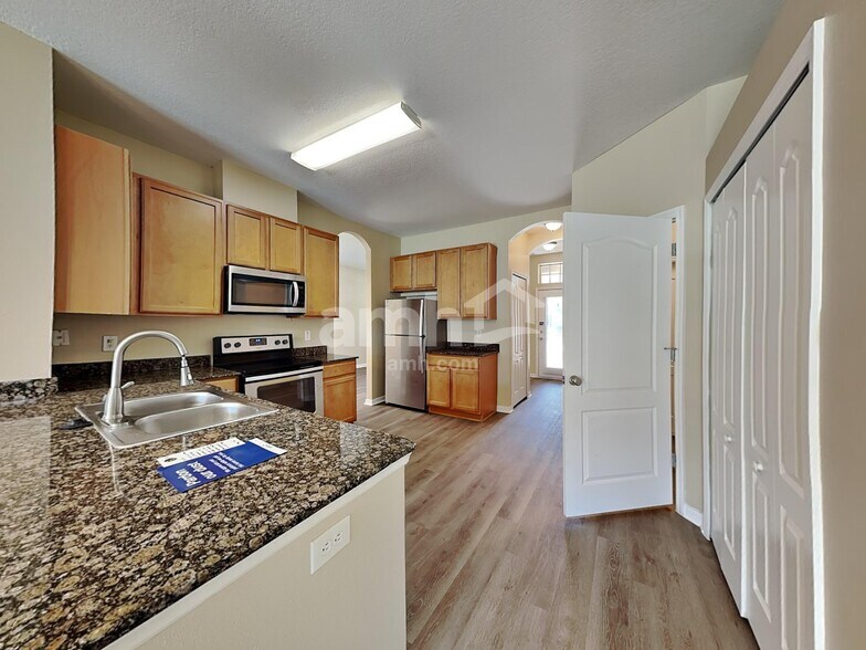 Building Photo - 9253 Black Thorn Loop