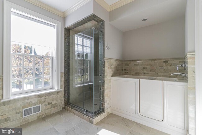 Building Photo - 1911 Stone Ridge Ln