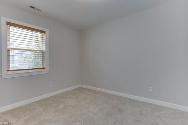 Building Photo - 1405 Baychester Ave