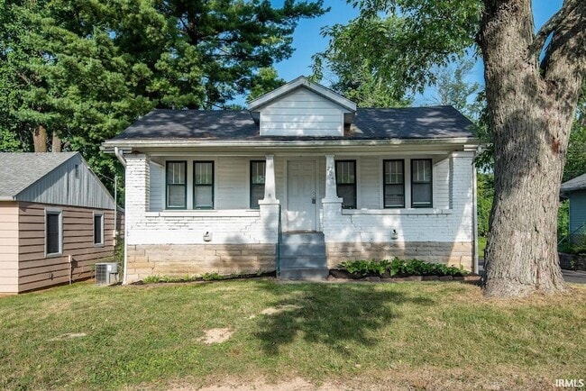 Primary Photo - 204 S Clark St