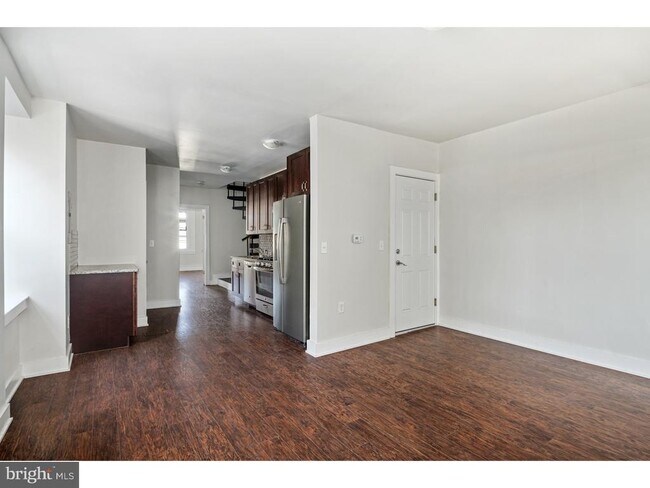 Building Photo - 4922 Cedar Ave
