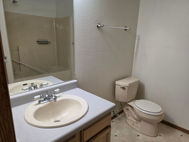 Building Photo - ALL PROSPECTIVE TENANTS MUST SUBMIT A $58 NON-REFUNDABLE APPLICATION FEE PER APPLICANT ONLINE AND...