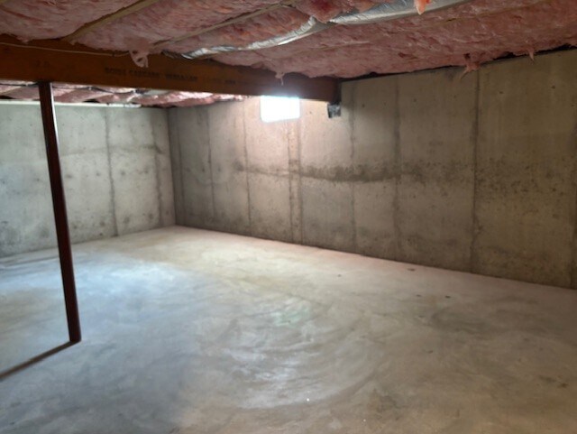 Tons of storage in basement - 71 Carlton St