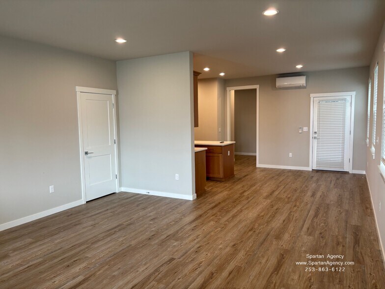 Building Photo - 507 15th St SE