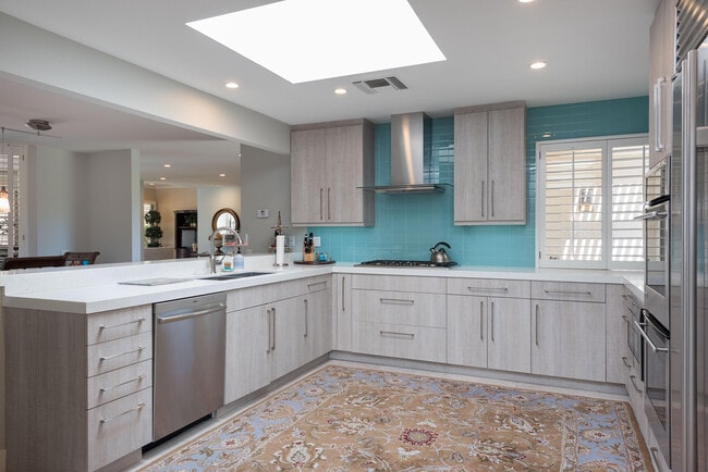 Building Photo - 66 Dartmouth Dr