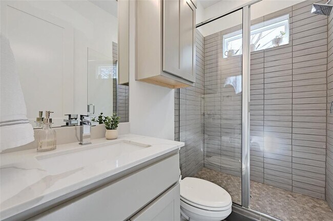 Building Photo - 2804 S 1st St