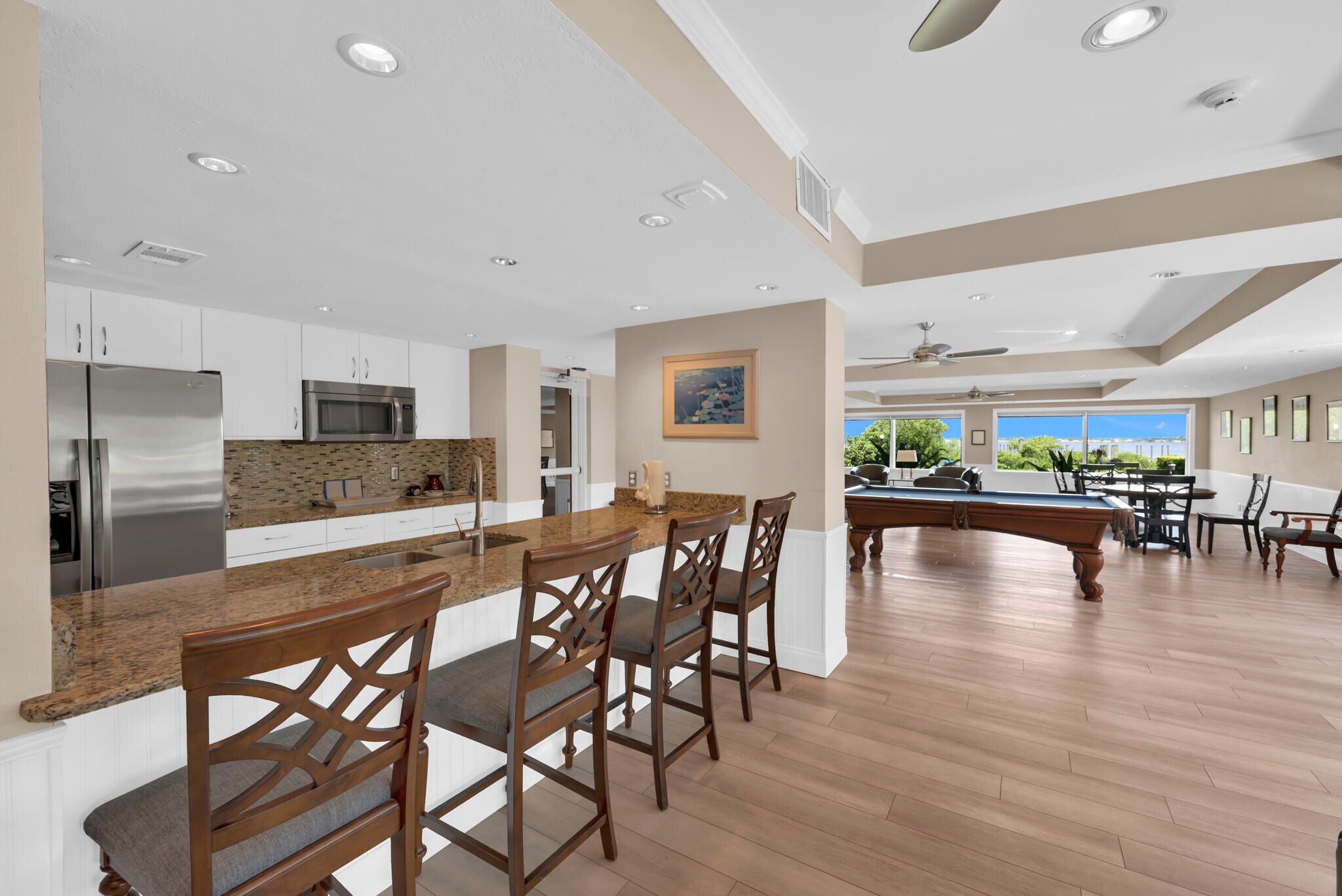 Community room - 2885 Palm Beach Blvd