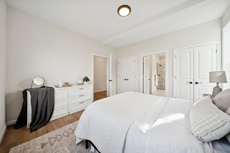 Building Photo - 2219 Lebanon Dr