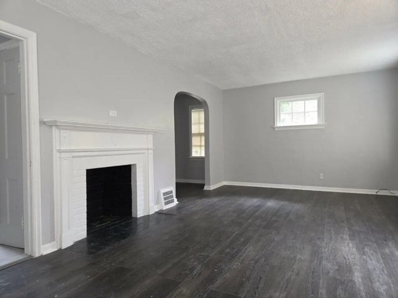 Building Photo - 2061 Staunton Rd