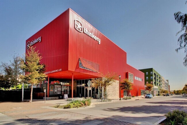 Building Photo - 2104 Robert Browning St