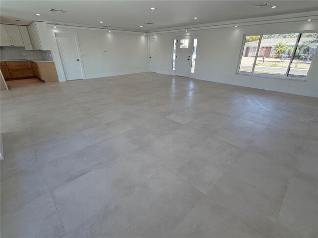 Building Photo - 3918 Doral Dr