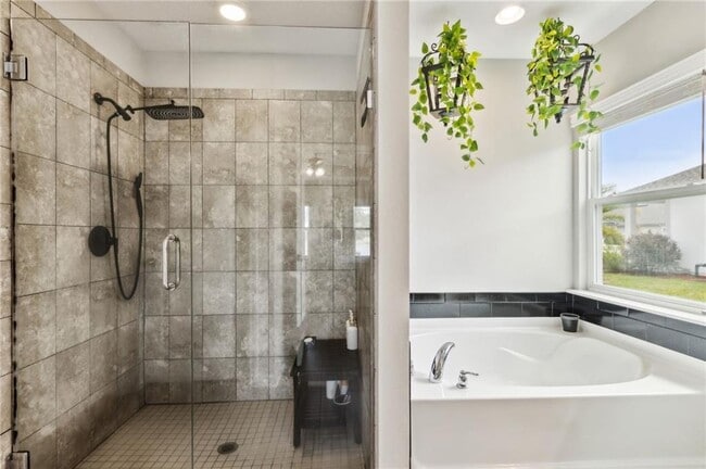 Building Photo - 300 Chinquapin Dr