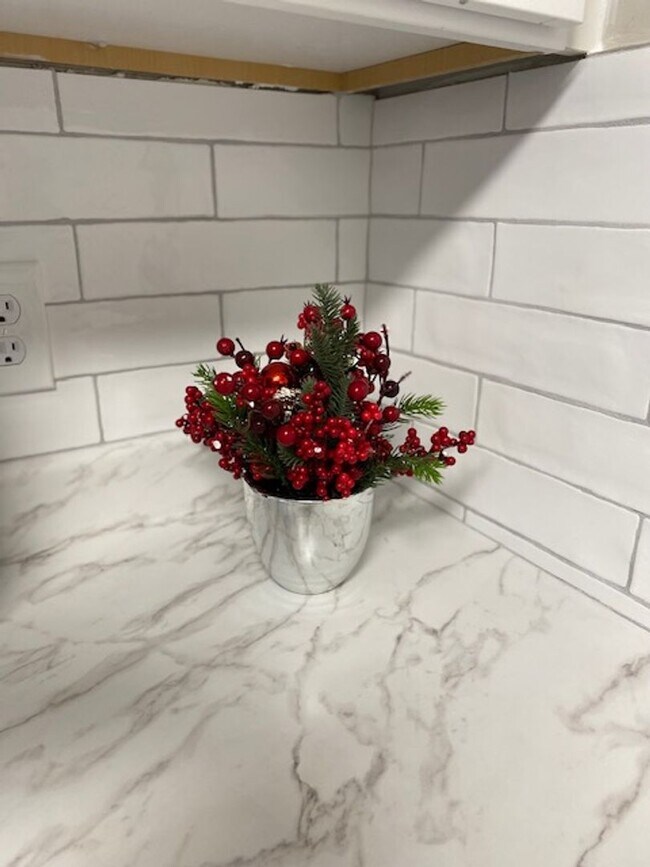 Building Photo - 454 Lexington Dr