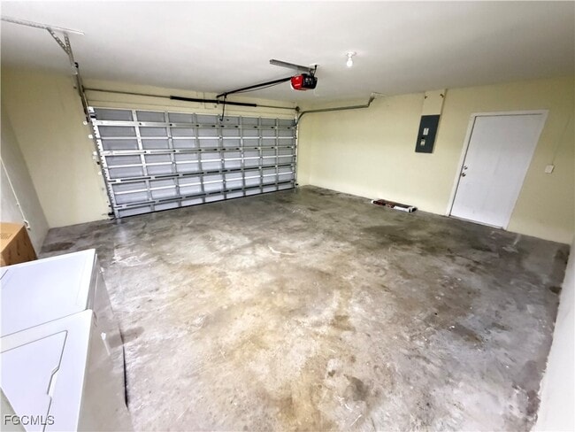 Building Photo - 3313 SE 4th Ave