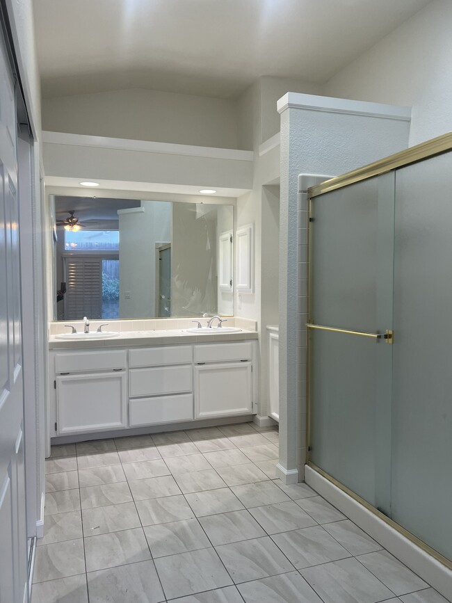 Building Photo - 15071 Cozumel Dr