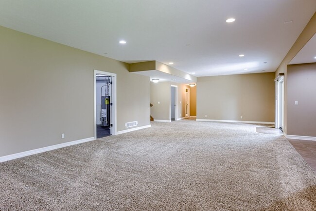 Building Photo - Beautiful 4 Bedroom In Shadow Lake!!
