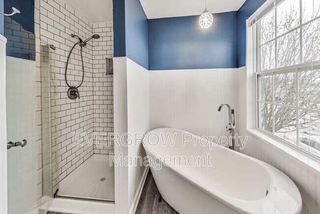 Building Photo - 1115 Spend a Buck Ct