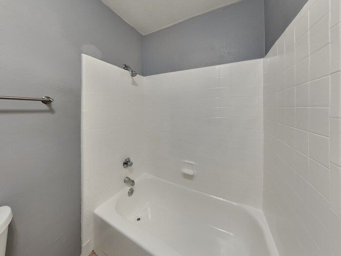 Building Photo - 2405 Cripple Creek Dr