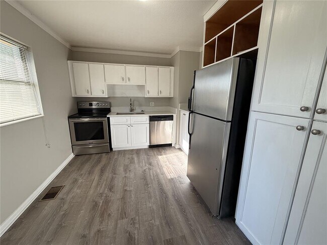 Building Photo - 307 S Orange Ave