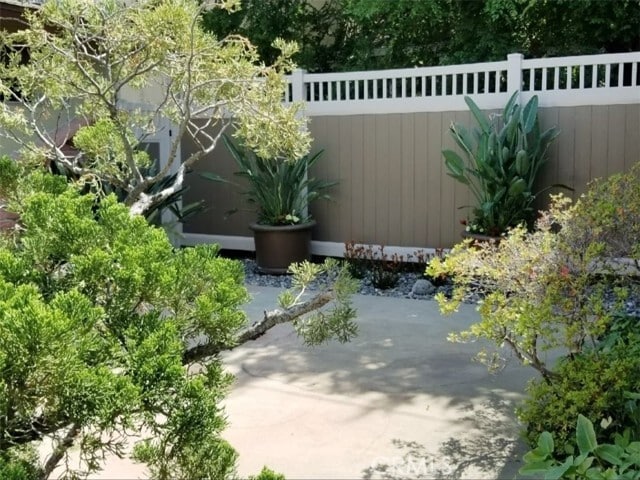 Building Photo - 14449 Palmrose St