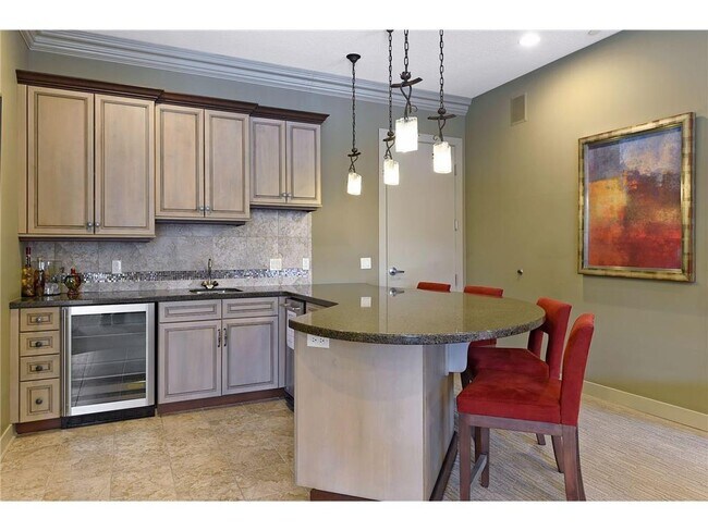 Building Photo - 555 Oak Ridge Pl