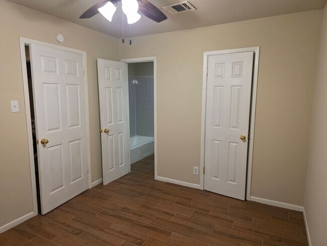 Building Photo - MOVE-IN SPECIAL!! $500.00 DEPOSIT  $500 Prorated rent before July 22nd