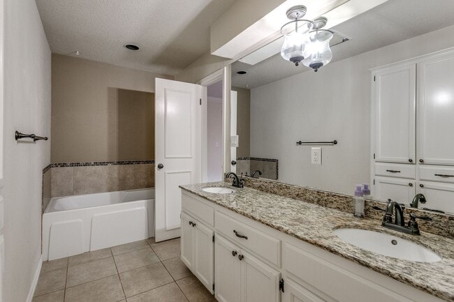 Building Photo - 1309 Fox Lake Ln