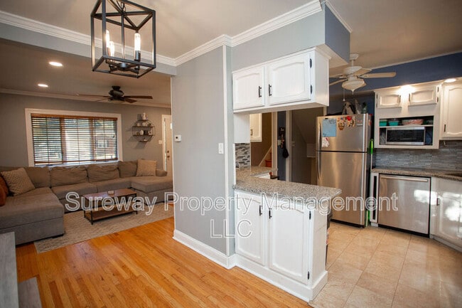 Building Photo - 403 University Blvd