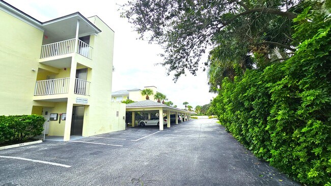Building Photo - 1441 Ocean Dr