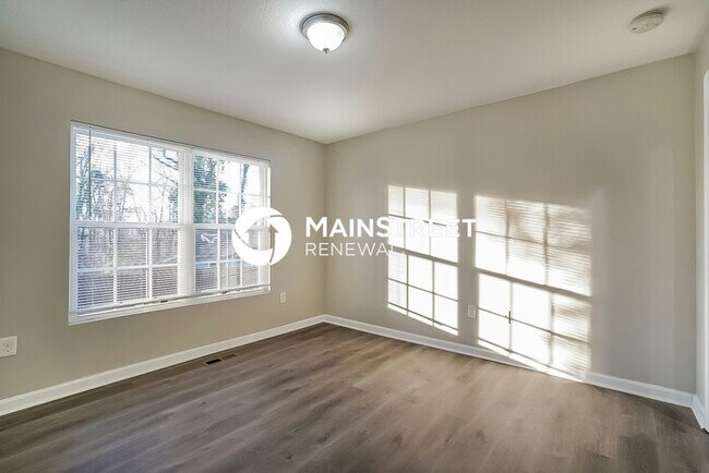 Building Photo - 3 Bedroom Pet-Friendly Home in OAK RIDGE, TN with Main Street Renewal