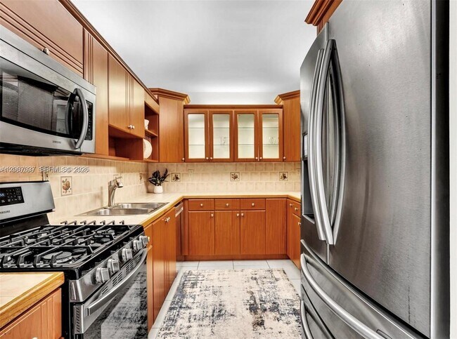 Building Photo - 3140 S Ocean Dr