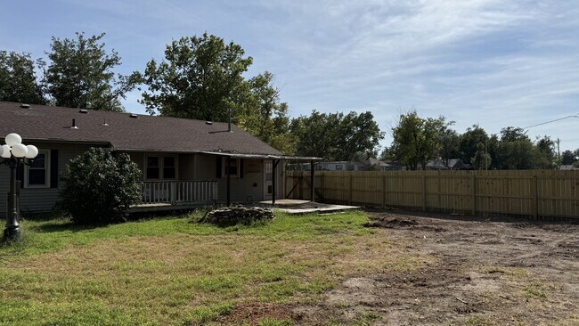 Building Photo - 702 Smith Ave