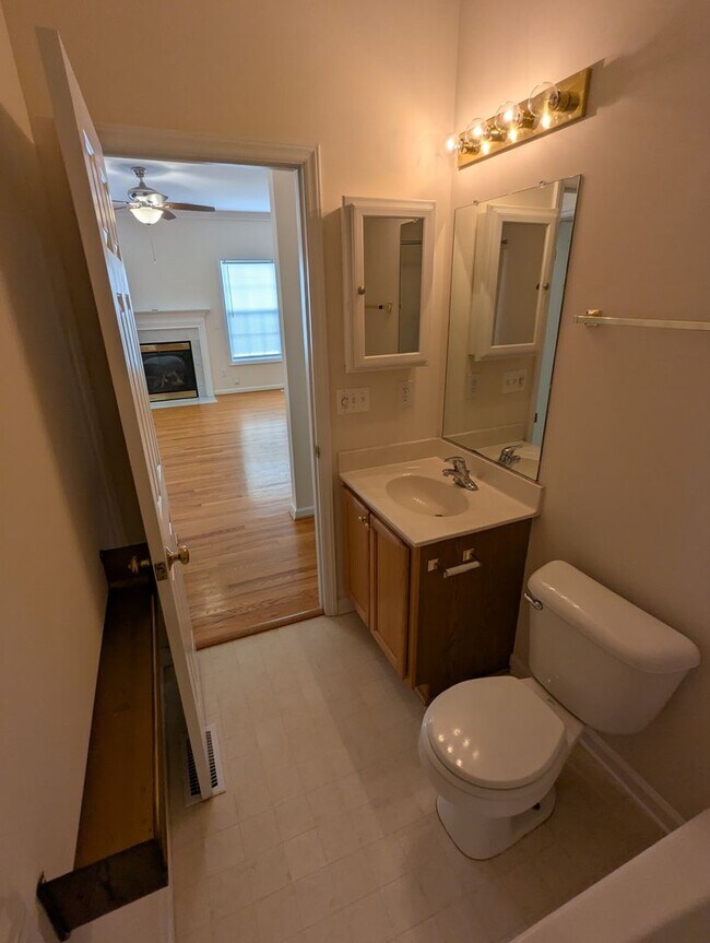 Building Photo - Spacious 4-Bedroom, 3-Bath Home in Parkside!