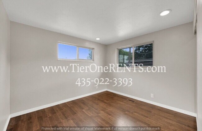 Building Photo - This property offers a NO DEPOSIT option available for qualified renters!