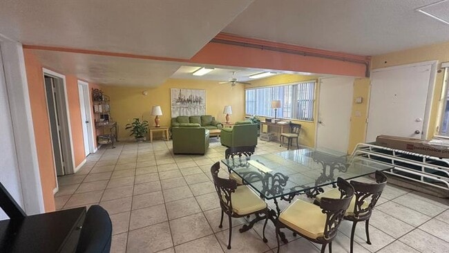 Building Photo - 625 Antioch Ave