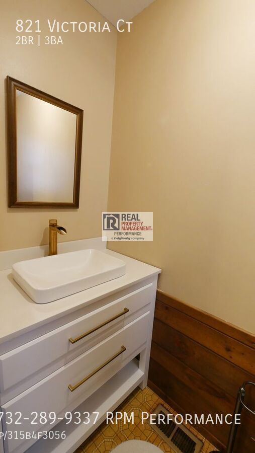 Building Photo - 821 Victoria Ct