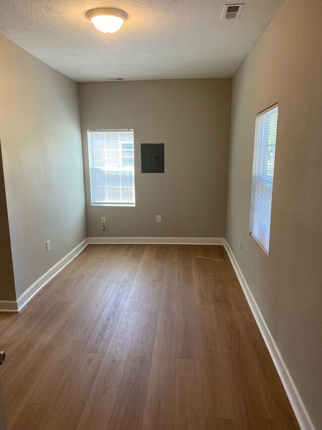 Building Photo - Fully Remodeled 2-Bedroom Home Near Grant ...