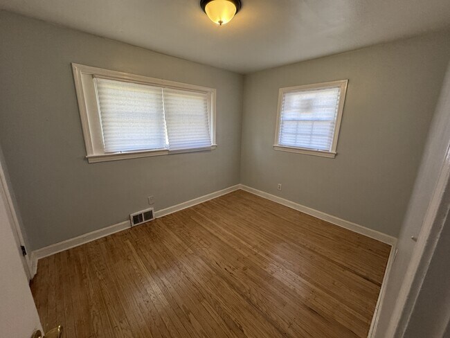 Building Photo - 3428 Fern Lea Rd