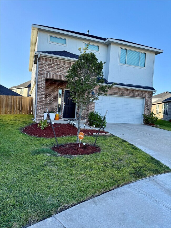 Building Photo - 15402 Sailpoint Ln