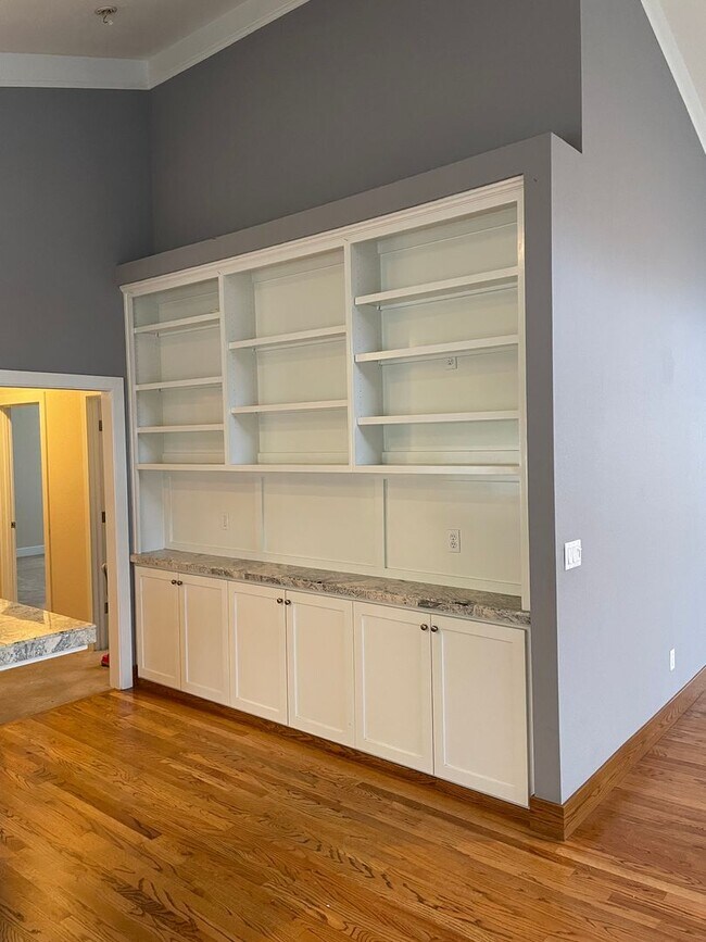 Building Photo - I STREET/22ND CORNER