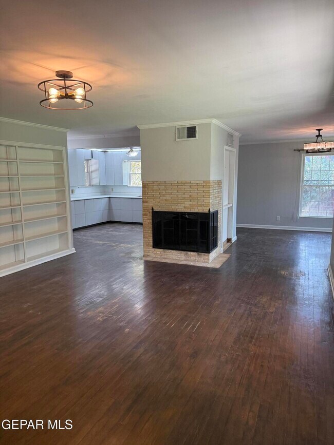 Building Photo - 258 Riverside Dr