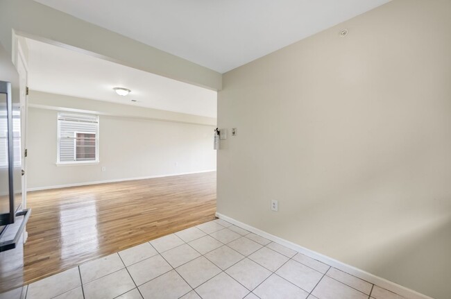 Building Photo - 14 Birks Pl