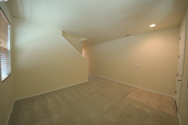 Building Photo - 549 Chaparral Loop