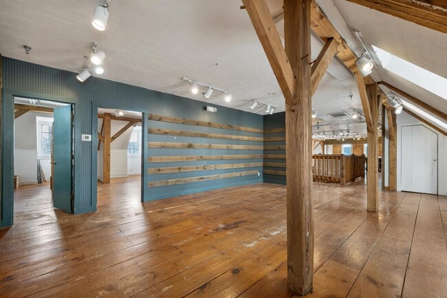 Building Photo - 312 Daniel Webster Hwy