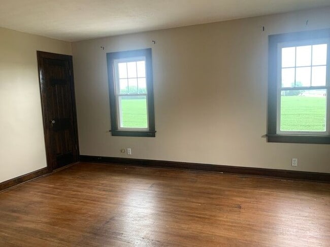 Building Photo - Brick Farm House North of Terre Haute