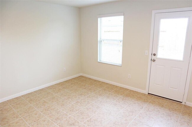 Building Photo - 12323 Skyview Manor Dr