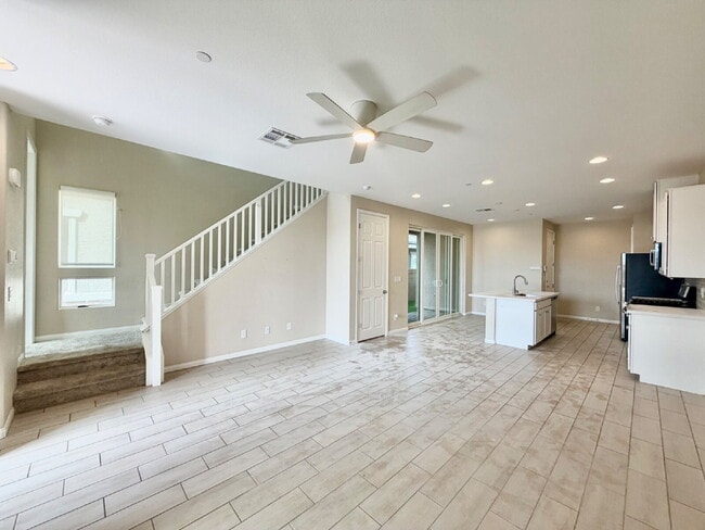Building Photo - 3 Bedroom Townhome for Rent in Cadence Henderson | Solar Home | Master-Planned Community Near Las...