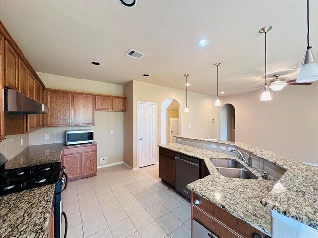 Building Photo - 26914 Harmony Shores Dr