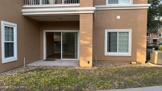 Building Photo - 610 Fairway Dr