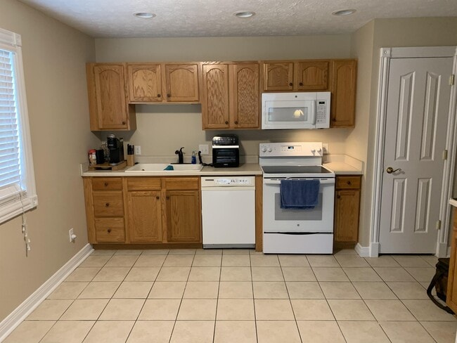 Building Photo - 7833 Andee Ln